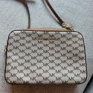Michael Kors Jet Set Crossbody Bag